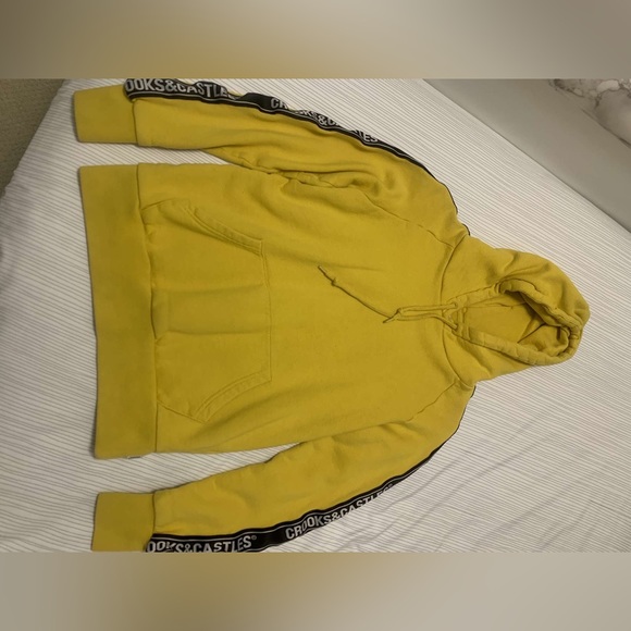 Yellow Crooks and Castles - Picture 1 of 3